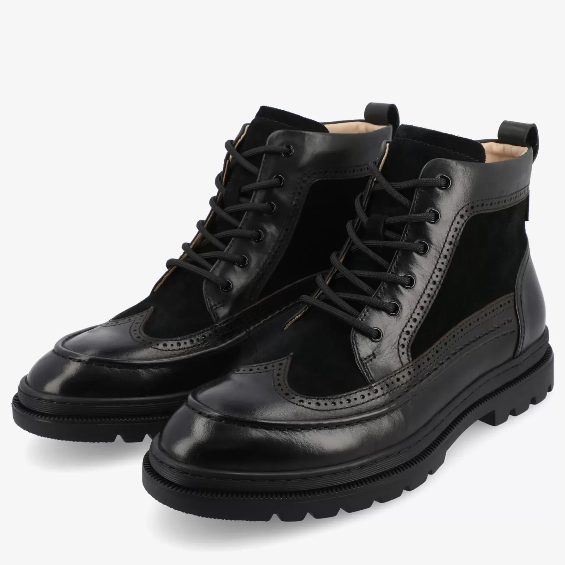 Model 008 Boot In Black