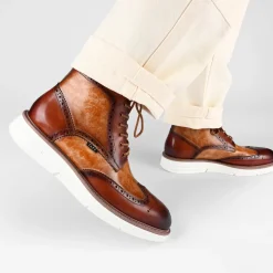 Model 005 Boot In Walnut