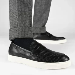 Model 106 Loafer In Black