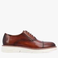 Model 102 Shoe In Honey