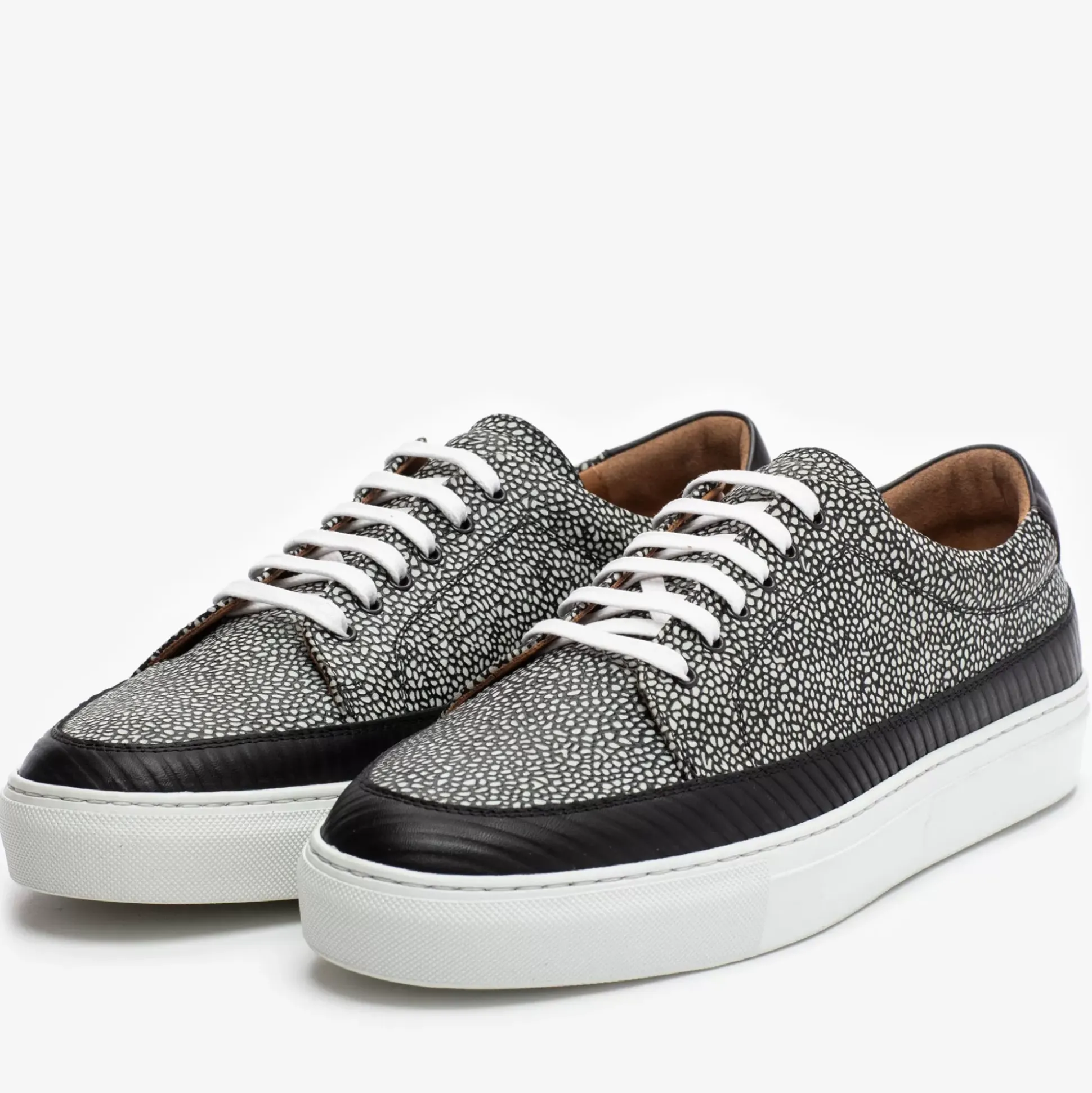 The Fifth Ave Sneaker In Stone Pebbled Leather | Taft