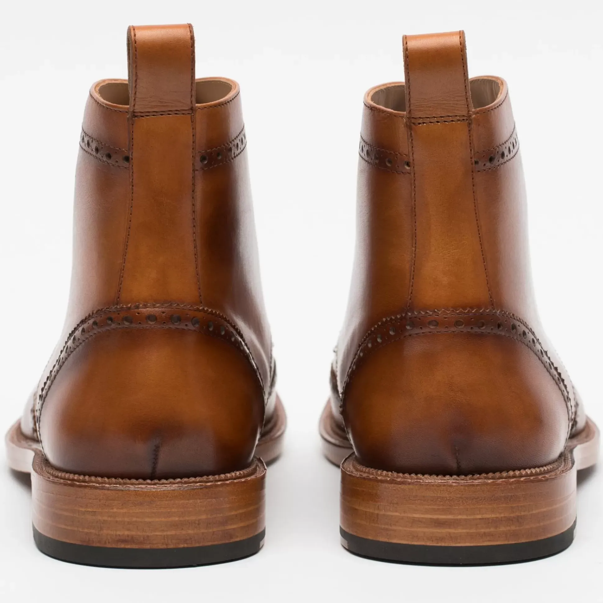 The Mack Boot In Burnt Honey Vachetta Leather | Taft